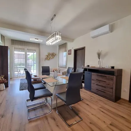 Leda Pihenohaz By Bltn Apartment Siofok