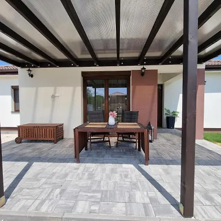 Leda Pihenohaz By Bltn Apartment