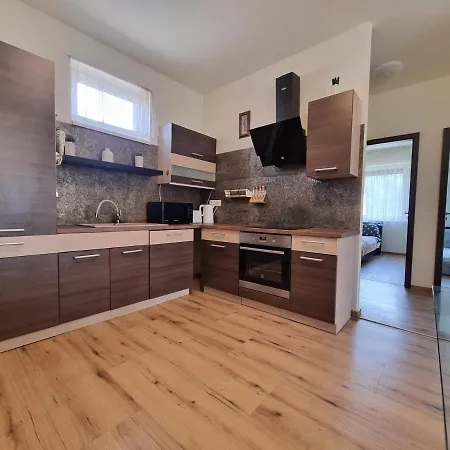 Apartment Leda Pihenohaz By Bltn *