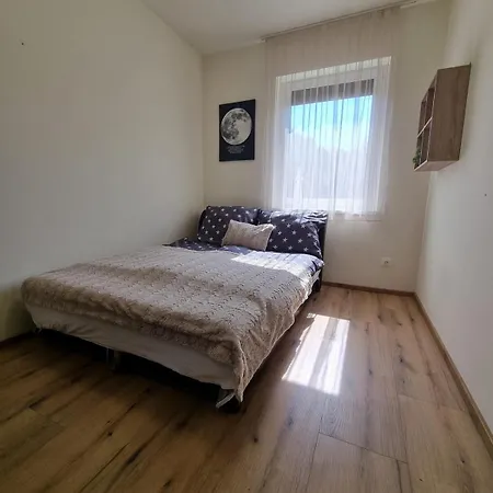 Leda Pihenohaz By Bltn Apartment