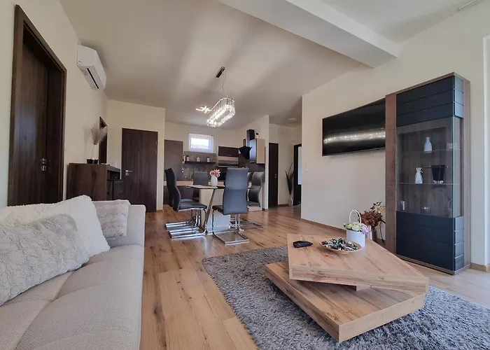 Leda Pihenohaz By Bltn 希欧福克